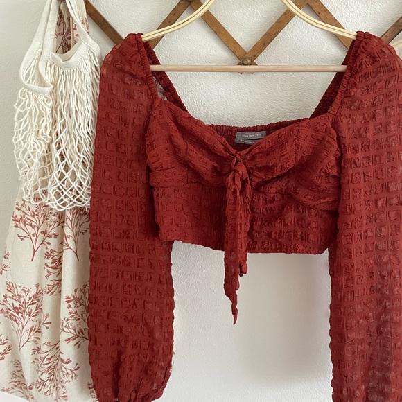 Urban Outfitters long puff sleeve cropped blouse - Picture 2 of 5